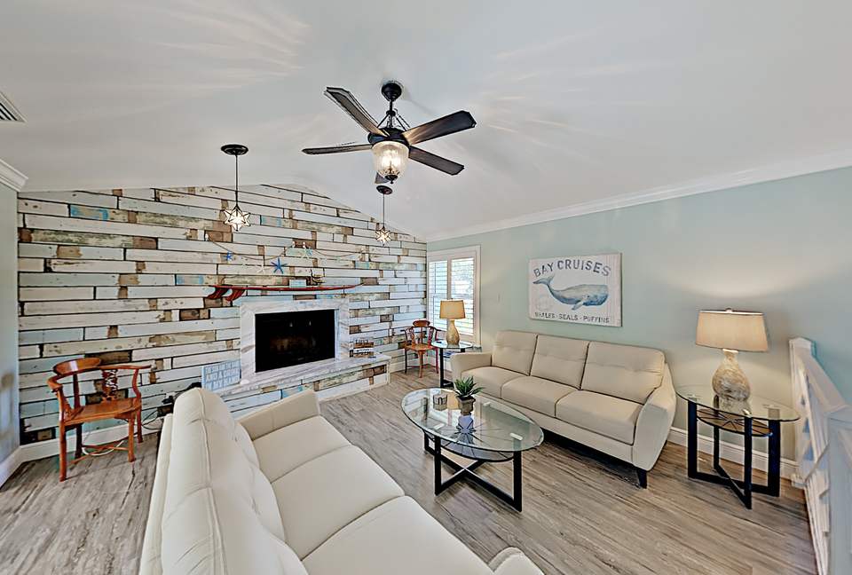 Beautiful Beach Retreat w/ Private Pool Oasis - Indian Rocks Beach, Florida