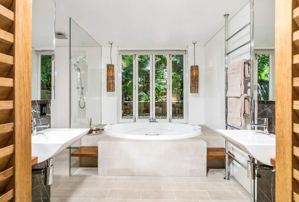 Belongil Sands Byron Bay (R) - Byron Bay, Australia