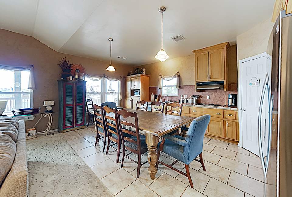 New Listing! Bayfront Home w/ Deck & Fishing Pier - Hitchcock, Texas