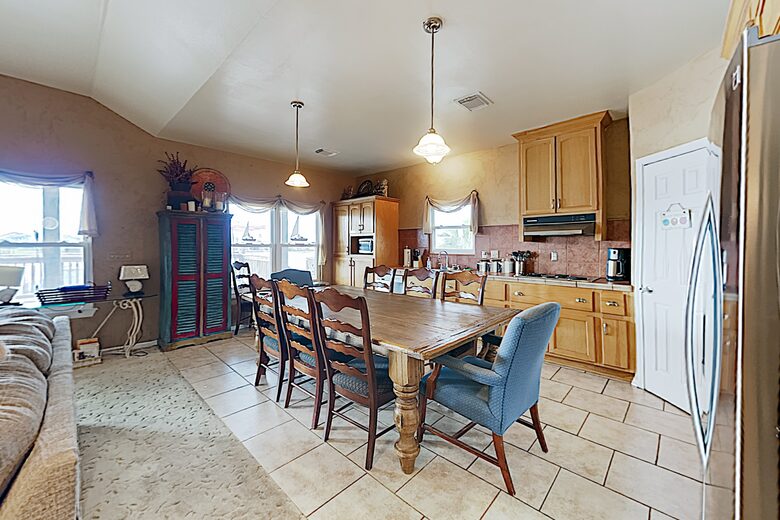 New Listing! Bayfront Home w/ Deck & Fishing Pier - Hitchcock, Texas
