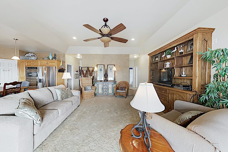New Listing! Bayfront Home w/ Deck & Fishing Pier - Hitchcock, Texas