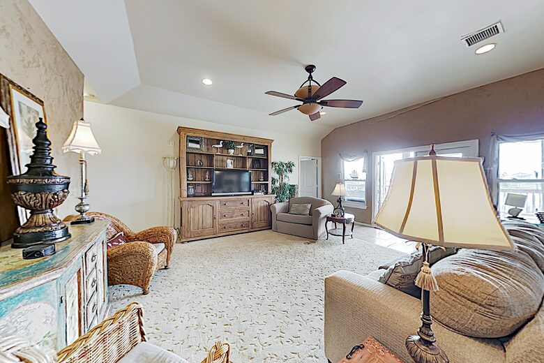 New Listing! Bayfront Home w/ Deck & Fishing Pier - Hitchcock, Texas