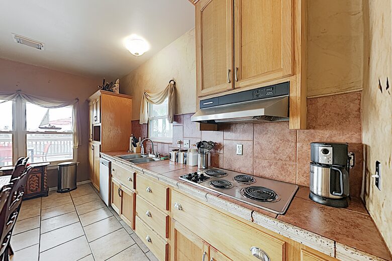 New Listing! Bayfront Home w/ Deck & Fishing Pier - Hitchcock, Texas