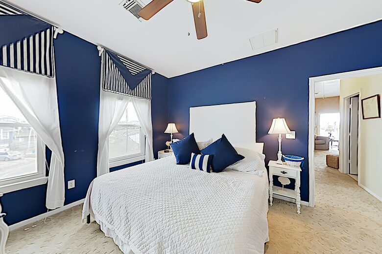 New Listing! Bayfront Home w/ Deck & Fishing Pier - Hitchcock, Texas