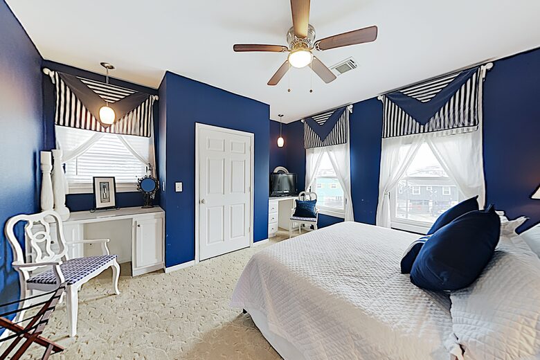 New Listing! Bayfront Home w/ Deck & Fishing Pier - Hitchcock, Texas