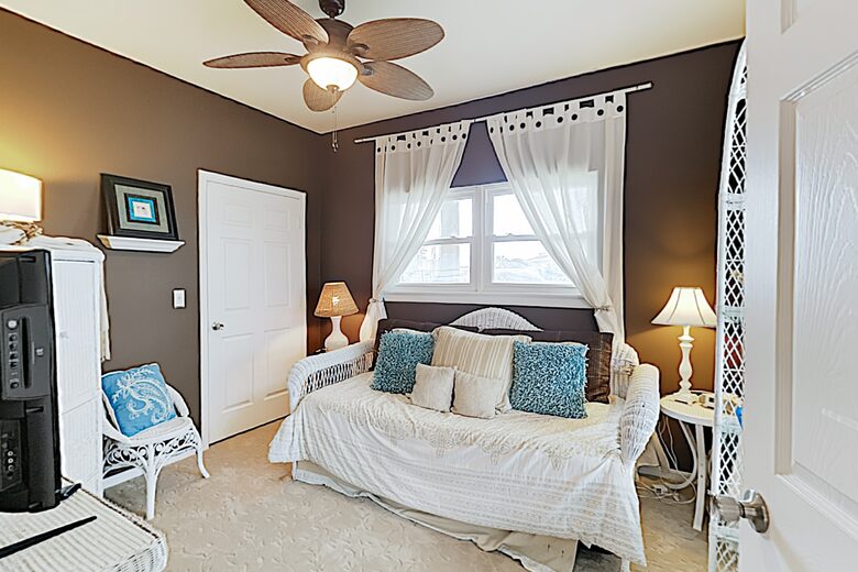 New Listing! Bayfront Home w/ Deck & Fishing Pier - Hitchcock, Texas