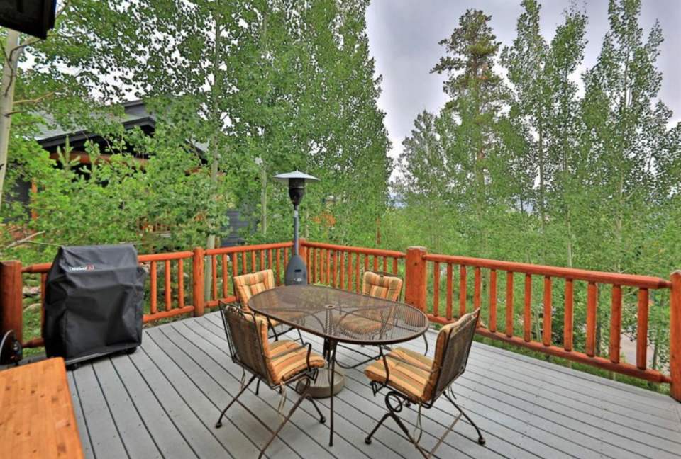 Gas grill and deck seating for 6