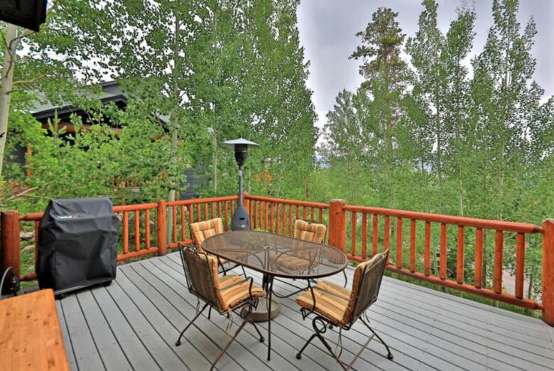 Gas grill and deck seating for 6