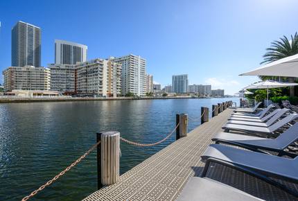Luxury condo with pool - minutes from Fort Lauderdale & Miami - Hallandale, Florida