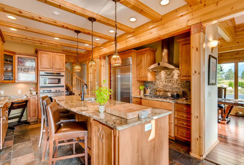 Luxe Estate with Hot Tub, Theater & Chef's Kitchen - Breckenridge, Colorado