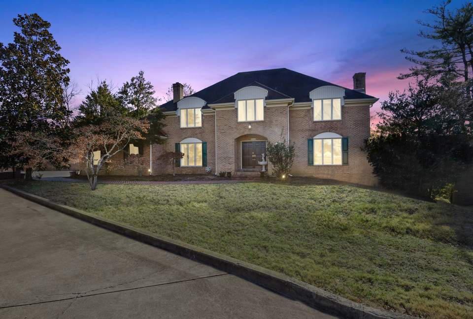 Large McLean Luxury Home - McLean, Virginia