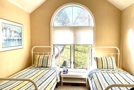 Smith Mountain Lake 5 Bedroom - Moneta, Virginia