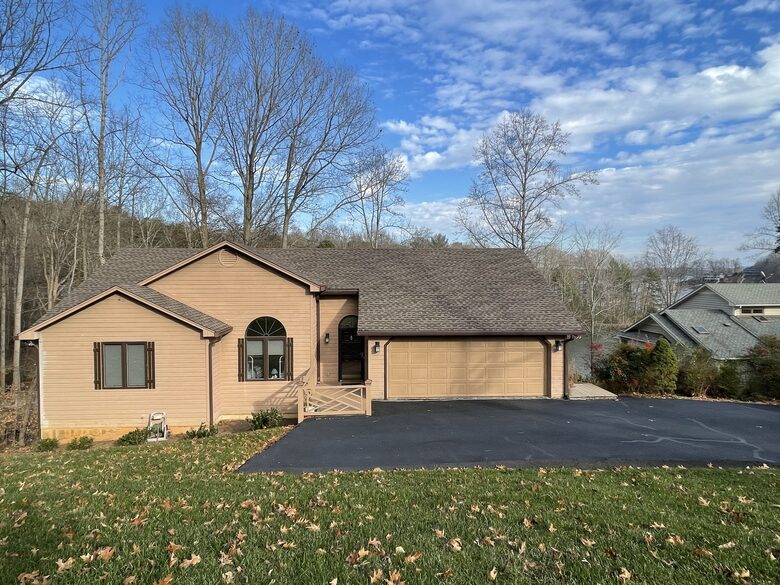 Smith Mountain Lake 5 Bedroom - Moneta, Virginia