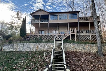 Smith Mountain Lake 5 Bedroom - Moneta, Virginia
