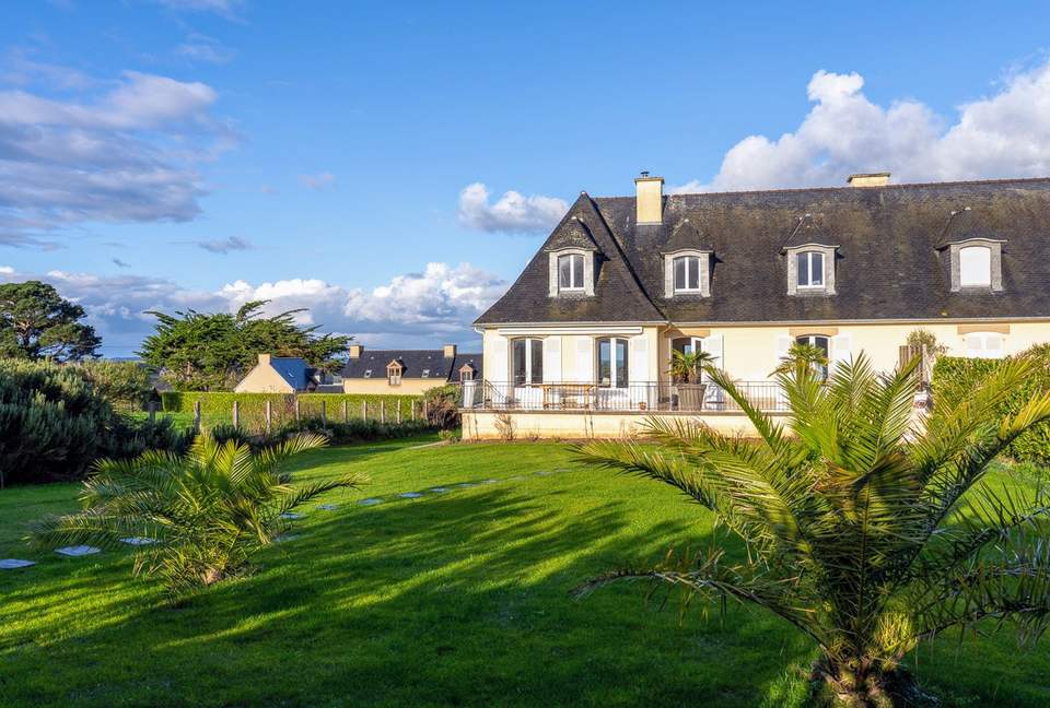 Emerald Green House in Brittany - Saint Lunaire, France