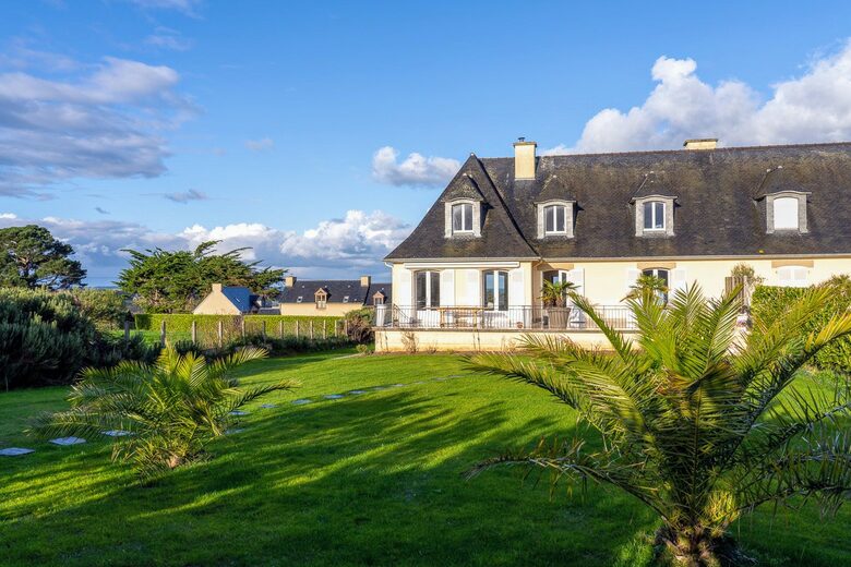 Emerald Green House in Brittany - Saint Lunaire, France