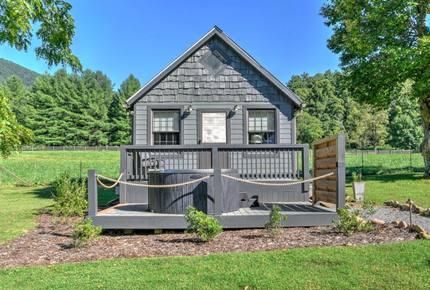 Oxbow Luxe Modern Farmhouse - near Asheville - Weaverville, North Carolina