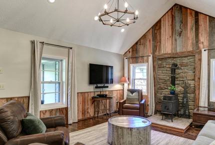 Oxbow Luxe Modern Farmhouse - near Asheville - Weaverville, North Carolina