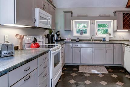 Oxbow Luxe Modern Farmhouse - near Asheville - Weaverville, North Carolina