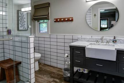 Oxbow Luxe Modern Farmhouse - near Asheville - Weaverville, North Carolina