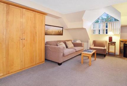 Whiski Jack Studio in Whistler Town Plaza - Whistler, Canada