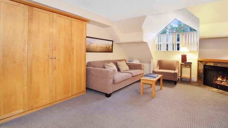 Whiski Jack Studio in Whistler Town Plaza - Whistler, Canada