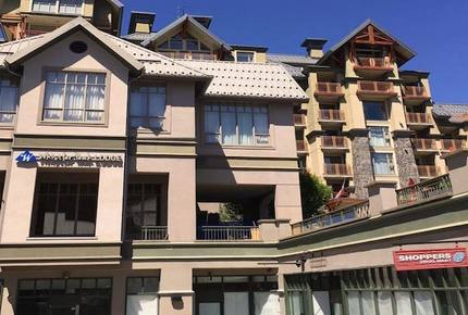 Whiski Jack Studio in Whistler Town Plaza - Whistler, Canada