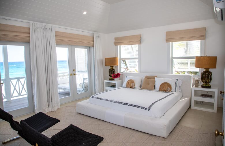 Sea Siren (R) - Harbour Island, Bahamas