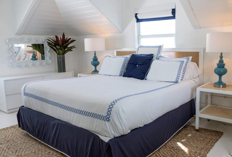 Sea Siren (R) - Harbour Island, Bahamas