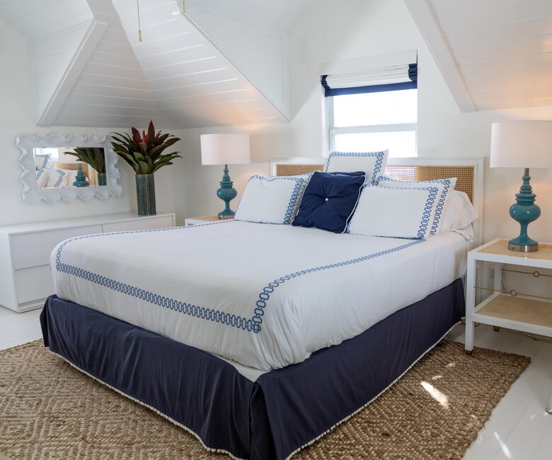 Sea Siren (R) - Harbour Island, Bahamas