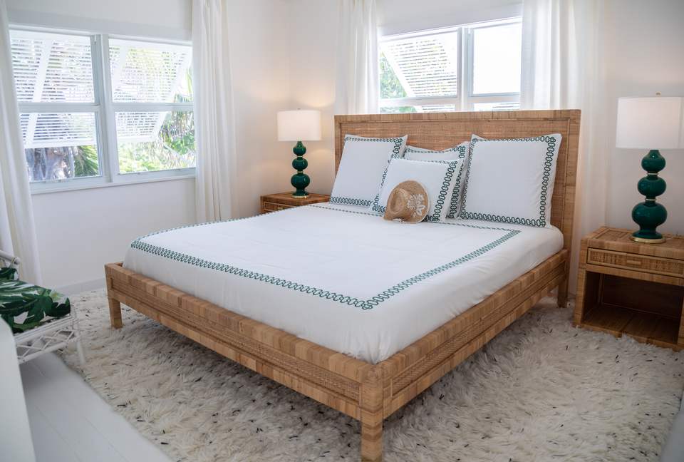 Sea Siren (R) - Harbour Island, Bahamas