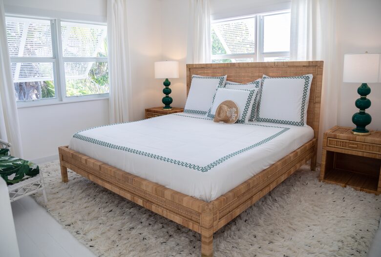 Sea Siren (R) - Harbour Island, Bahamas