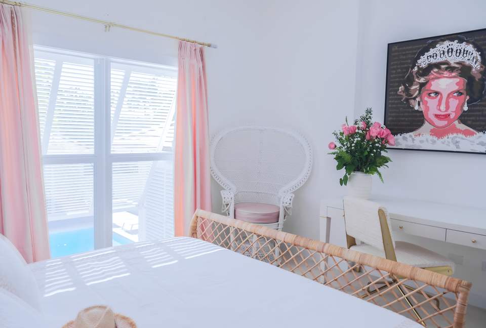 Sea Siren (R) - Harbour Island, Bahamas