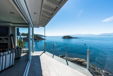 SookePoint Ocean Cottage - Sooke, Canada