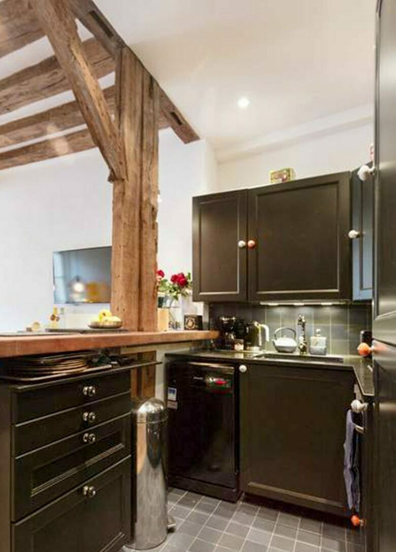 1650 Building in St. Germain, Paris - Paris, France