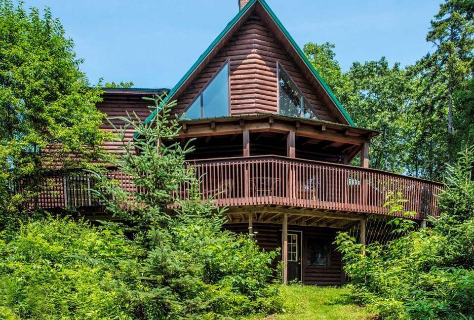 Stunning, Spacious Log Cabin in the Woods - Boothbay Harbor, Maine