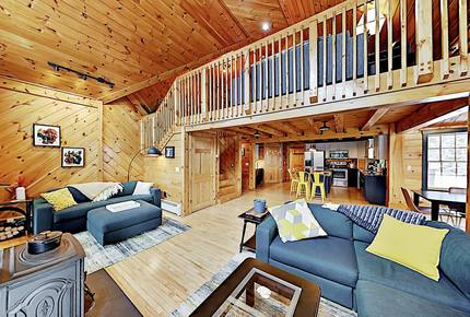 Stunning, Spacious Log Cabin in the Woods - Boothbay Harbor, Maine