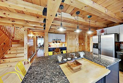 Stunning, Spacious Log Cabin in the Woods - Boothbay Harbor, Maine