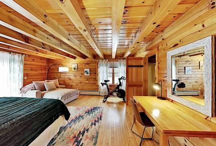 Stunning, Spacious Log Cabin in the Woods - Boothbay Harbor, Maine