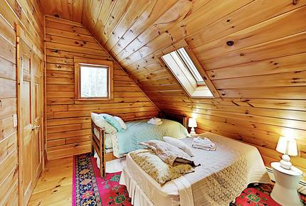 Stunning, Spacious Log Cabin in the Woods - Boothbay Harbor, Maine