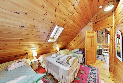 Stunning, Spacious Log Cabin in the Woods - Boothbay Harbor, Maine