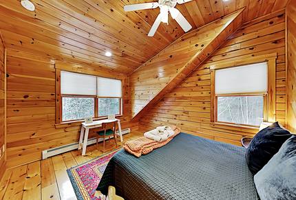 Stunning, Spacious Log Cabin in the Woods - Boothbay Harbor, Maine