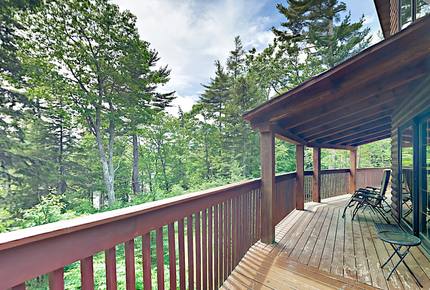 Stunning, Spacious Log Cabin in the Woods - Boothbay Harbor, Maine