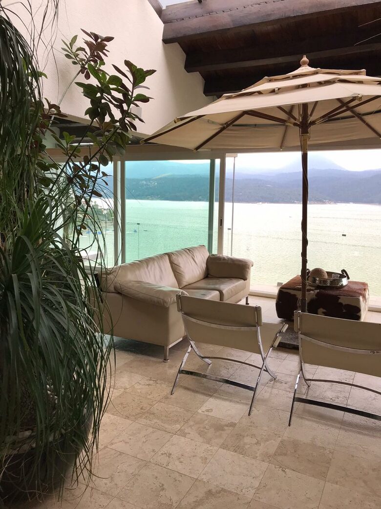 Casa de la Peña - Valle de Bravo, Mexico