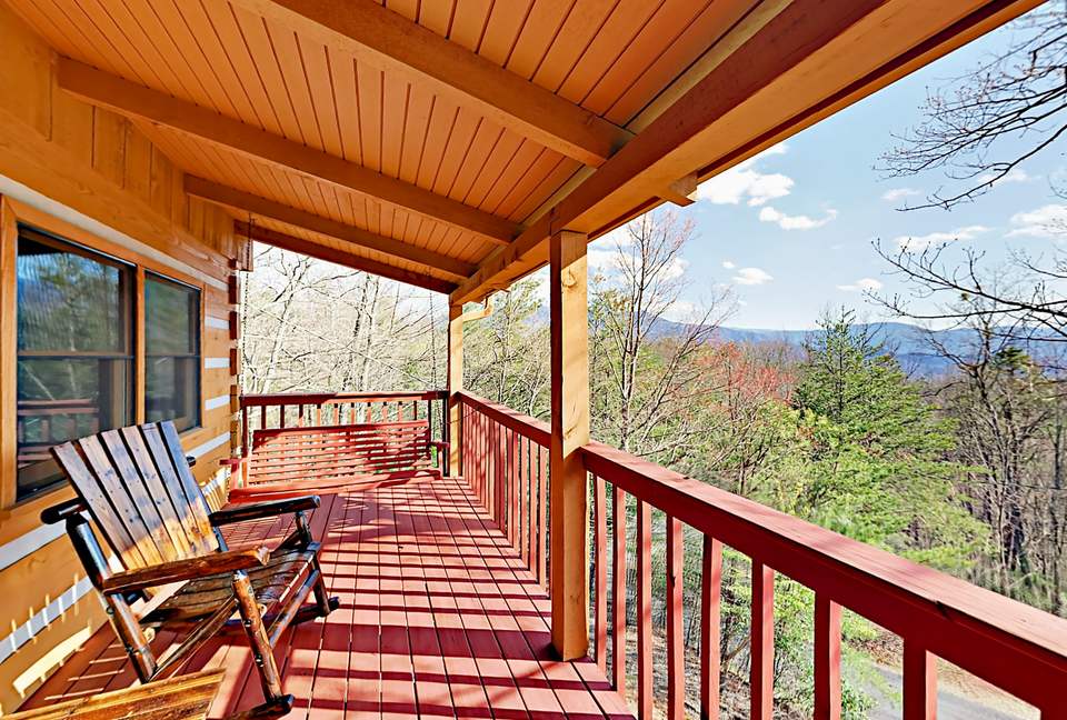 Wooded Retreat with Private Hot Tub & Game Room - Gatlinburg, Tennessee