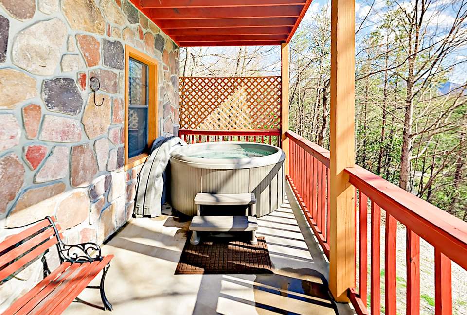 Wooded Retreat with Private Hot Tub & Game Room - Gatlinburg, Tennessee