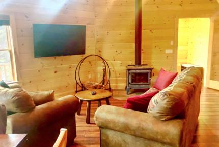 White Mountains Owl Roost Luxe Yurt - Bretton Woods, New Hampshire