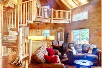 White Mountains Owl Roost Luxe Yurt - Bretton Woods, New Hampshire