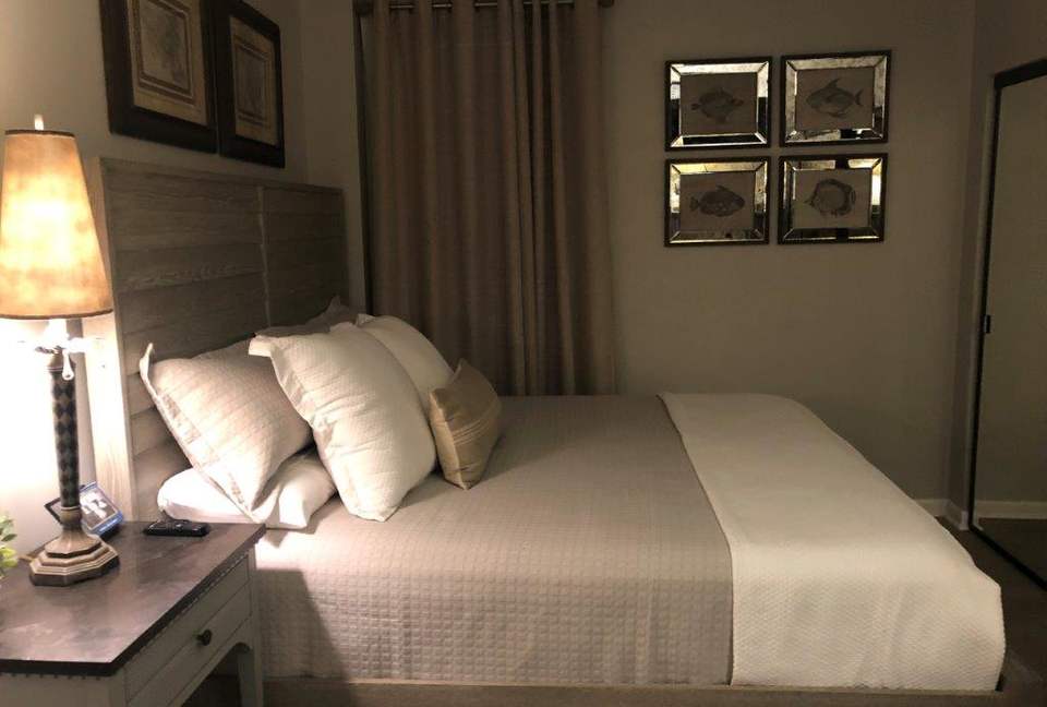 Home Exchange in Orange Beach, AL, guest bedroom with king mattress