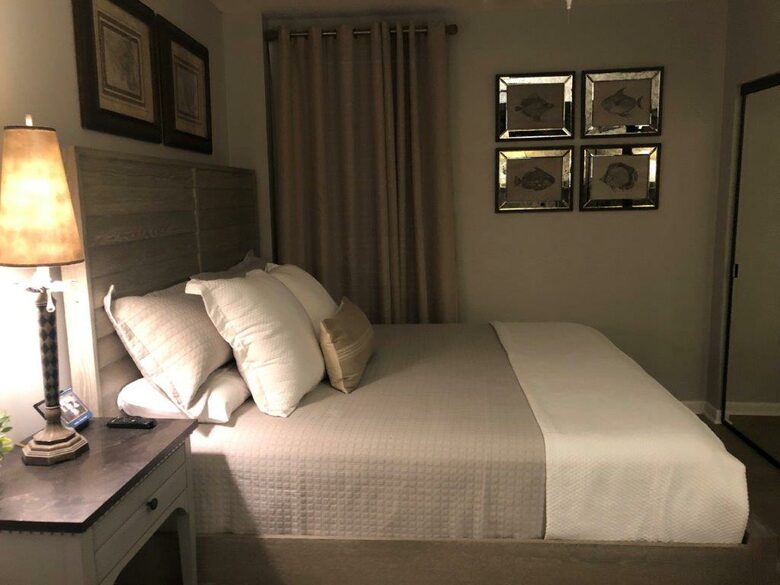 Home Exchange in Orange Beach, AL, guest bedroom with king mattress